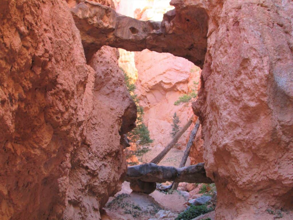 Rocks forming a bridge in Bryce Canyon