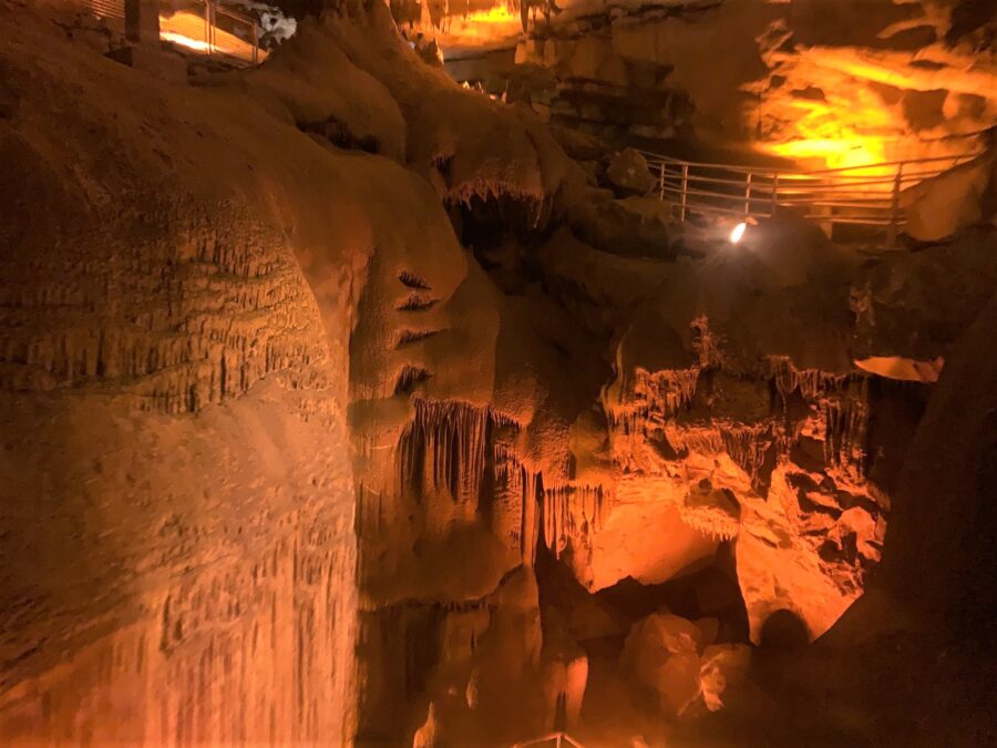 Large open cavern on the best mammoth cave tour for families - Domes and Dripstones