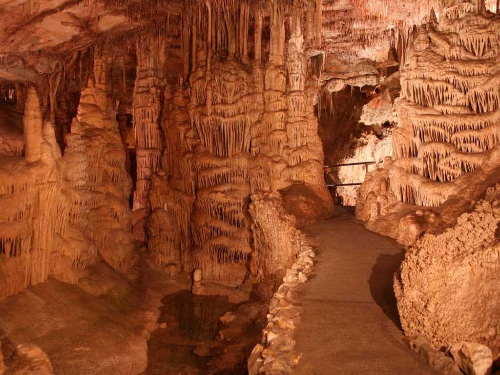 walkway through Lehman Caves