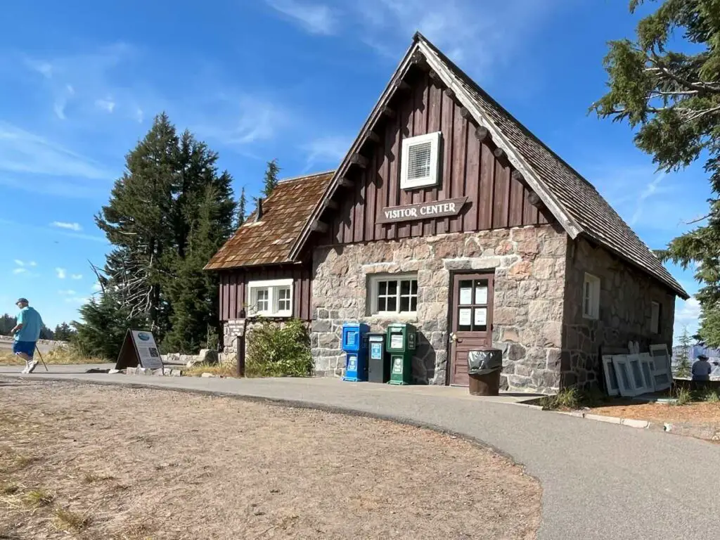 Crater lake visitor center, a stone and wooden building
