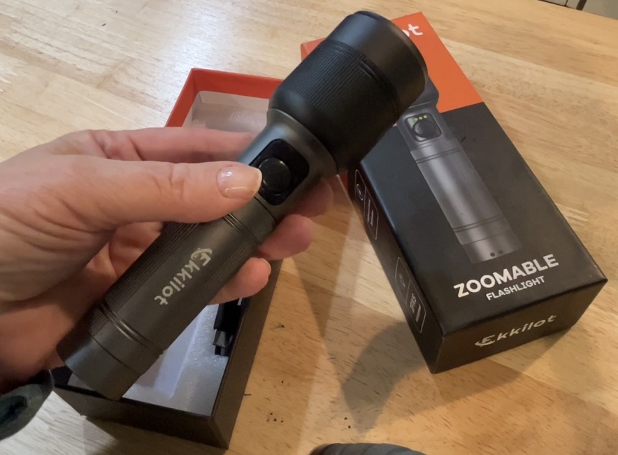 hand holding a flashlight