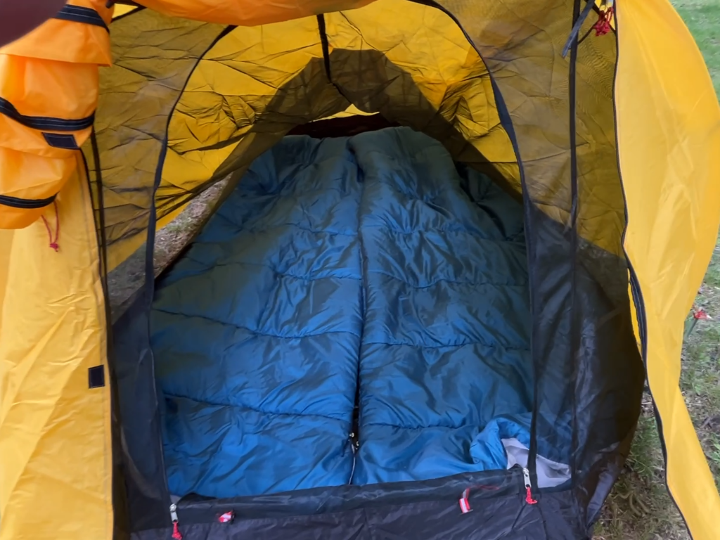Tunnel Duo with 2 sleeping bags